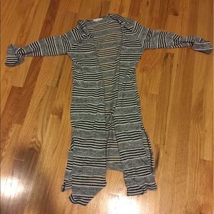 Long sleeved cardigan with slit